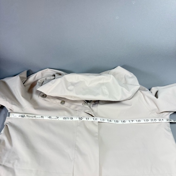 Athleta Edgewater Light Khaki Hooded Rain Jacket - Picture 14 of 16